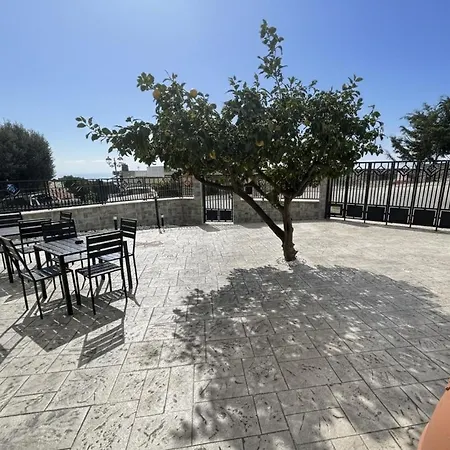 Central Vasto Nocleg ze śniadaniem 3*